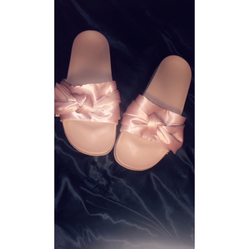 Silky Slides! 🖤🖤🖤🖤